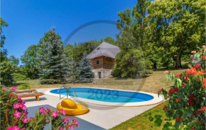 Amazing home in Frkasic with Outdoor swimming pool, Sauna and 2 Bedrooms